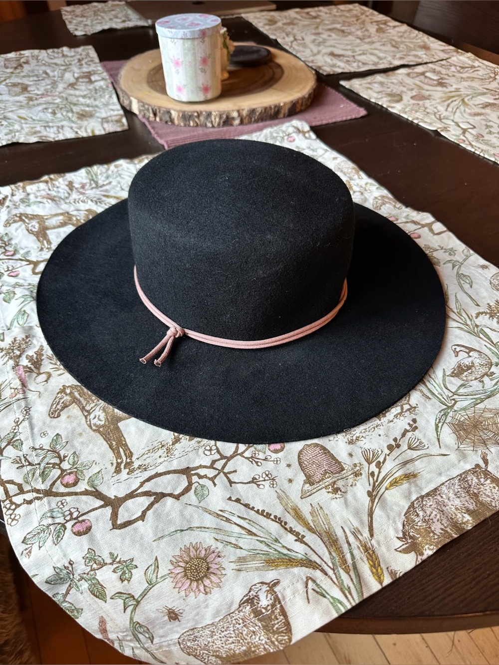 Women's Wide Brim Wool Felt Hat with Soft Pink Band - Black